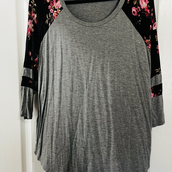 Maurice’s Casual mid length sleeve floral shirt - Picture 7 of 7